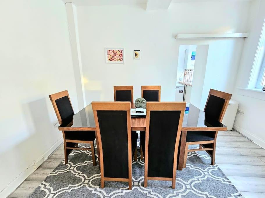 Spacious Haven With Free Parking 格拉斯哥 外观 照片