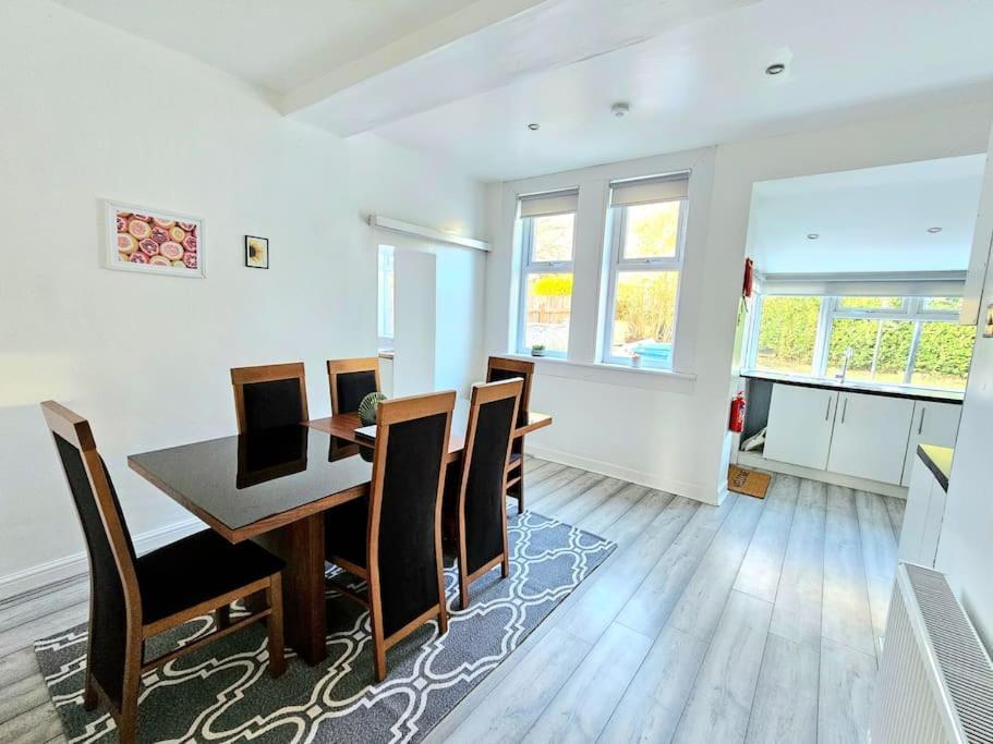 Spacious Haven With Free Parking 格拉斯哥 外观 照片