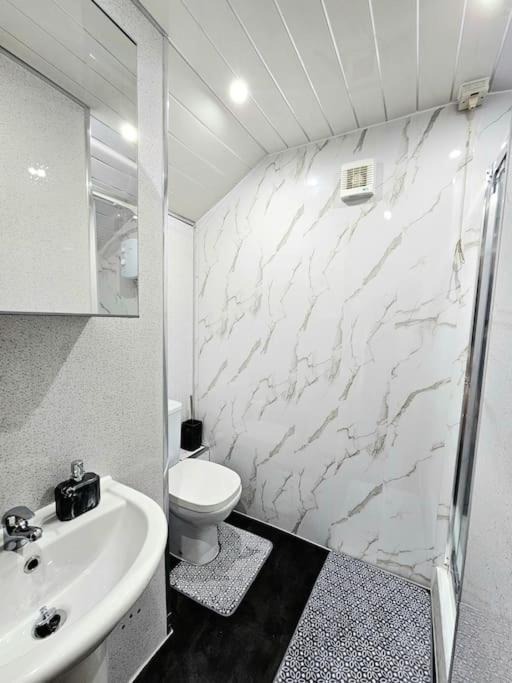 Spacious Haven With Free Parking 格拉斯哥 外观 照片